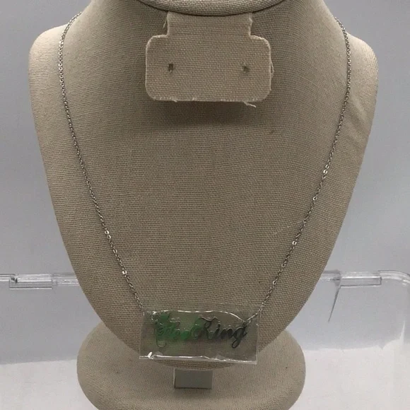 🌼3/$13🌼BUNDLE DEAL! Custom “Her King” Name 18K Plated Necklace - Picture 3 of 7